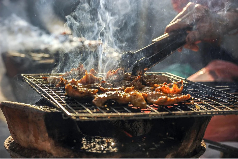 Barbecue con la carne di pecora