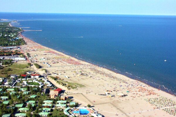 Ad appena 45 minuti di auto trovate il mare!